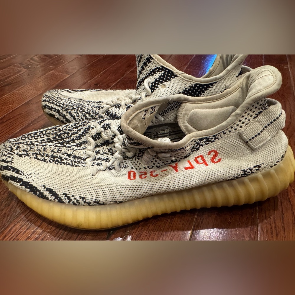 Adidas Yeezy Boost 350 V2 in Zebra Men’s Sz 11 Used Condition White Black Red - Picture 2 of 9